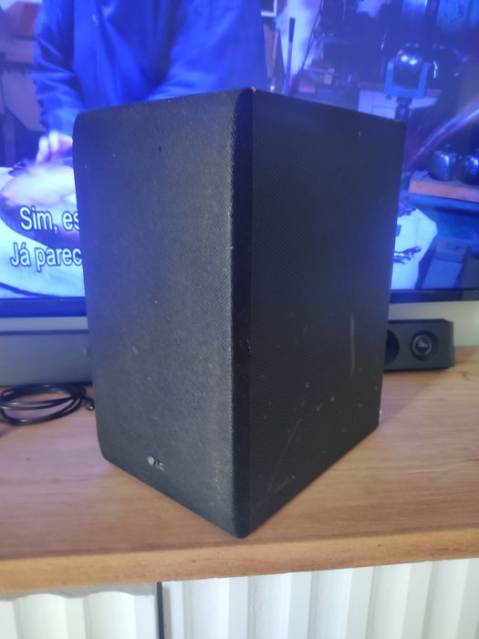 Coluna de som com LG SJ 3