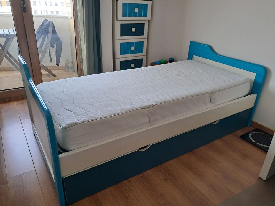 Cama de criança + estrado + colchão 90x190 cm + gaveta para arrumação