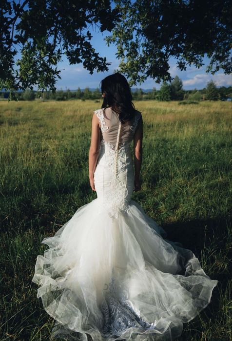 Весільна сукня.