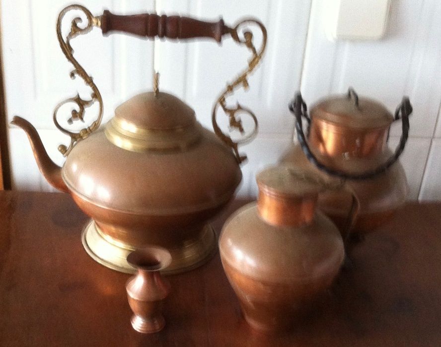 conjunto de peças antigas em latao