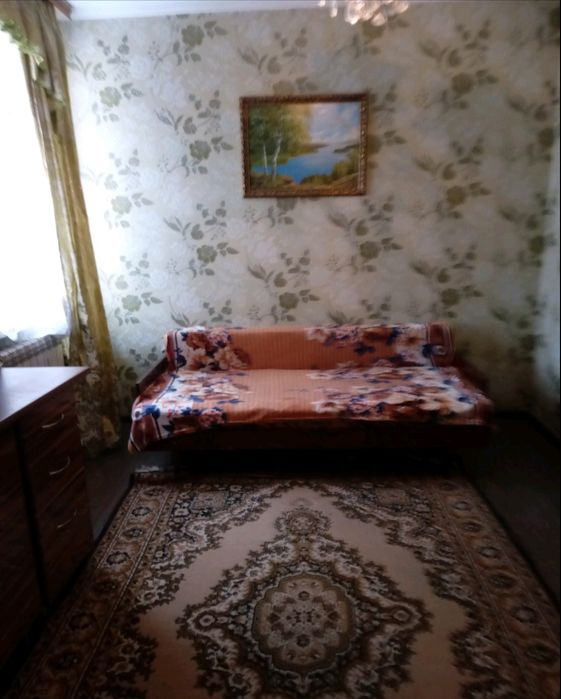 Здається житло, дві роздільні кімнати.