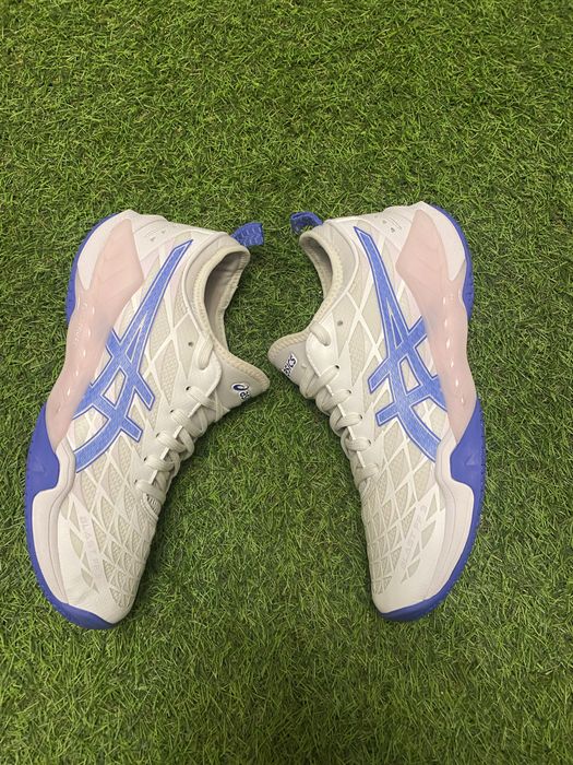 Волейбольні кросівки asics