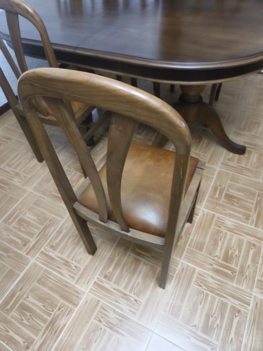 Mesa de sala com 4 cadeiras