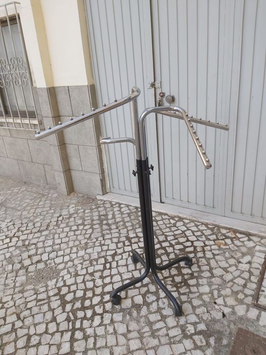 Manequins e Expositores Usados de Loja de Vestuário