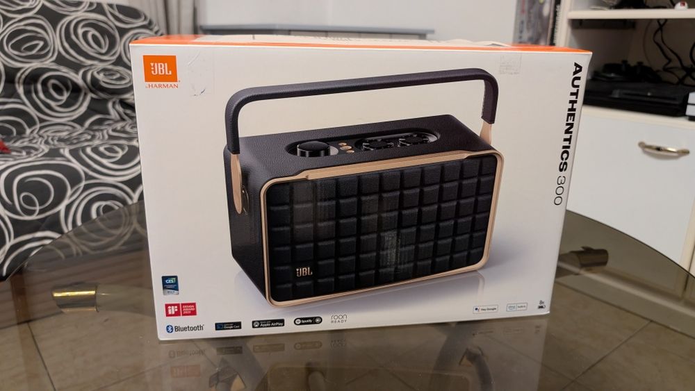 JBL Authentics 300