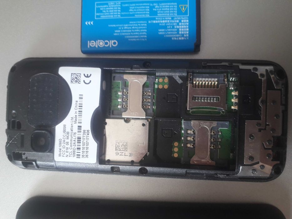 Телефон Alcatel 2 см почти Новий