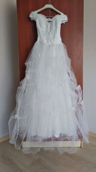 Весільня сукня, атлас+фатин, розмір S/M