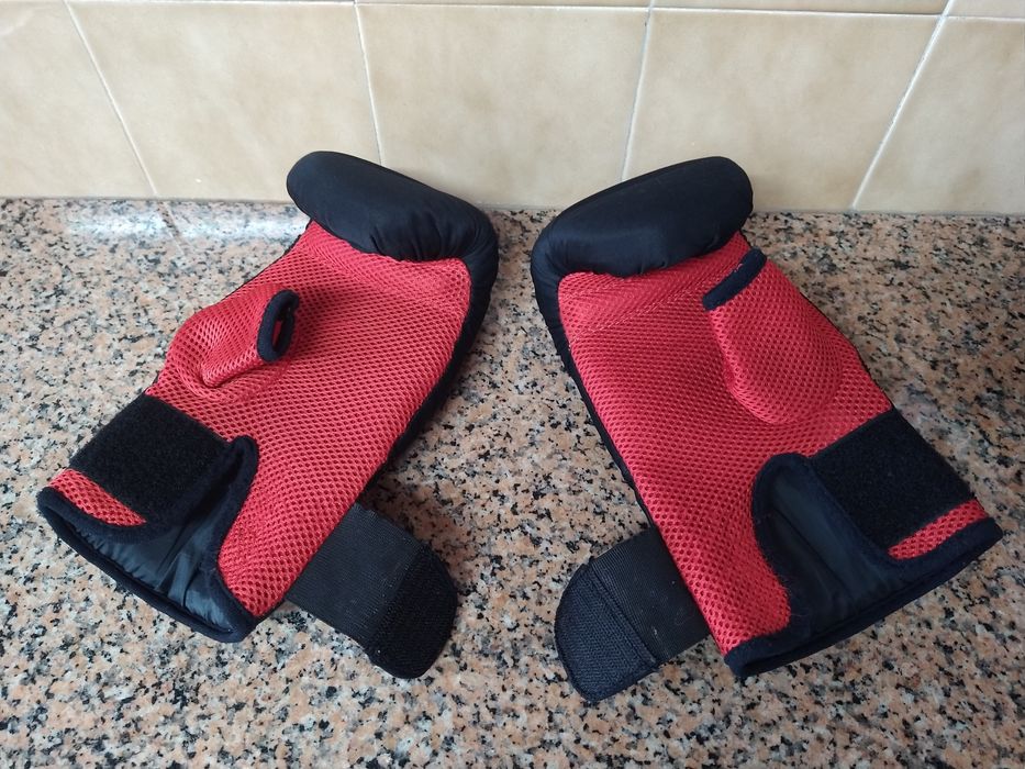 Luvas de box combate karaté desporto casa quarto apartamento vivenda escritório gabinete carro cozinha.