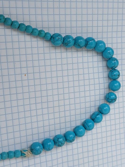 Подарочные бусы из настоящего говлита