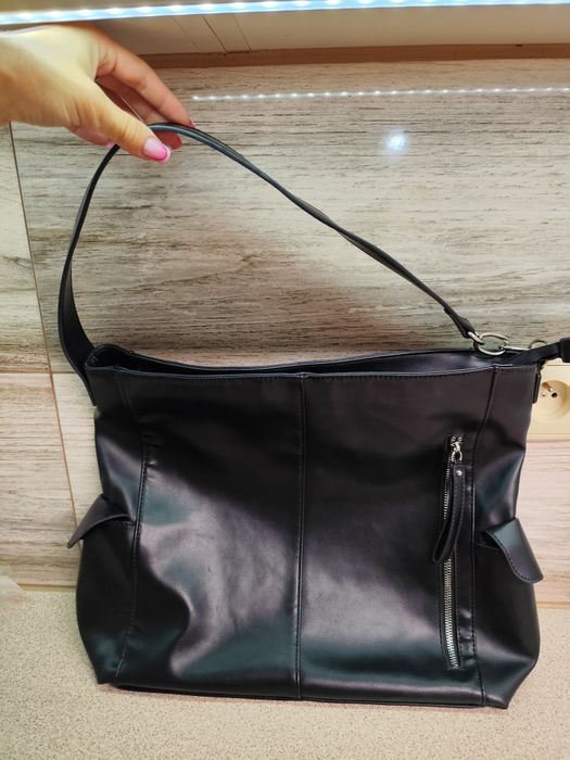 Torebka czarna skóropodobna