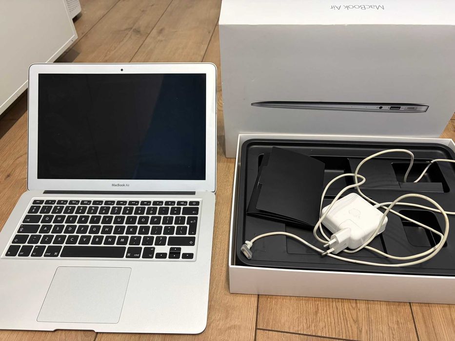 Apple Macbook AIR A1466 2017 I5 8 GB / 128 GB