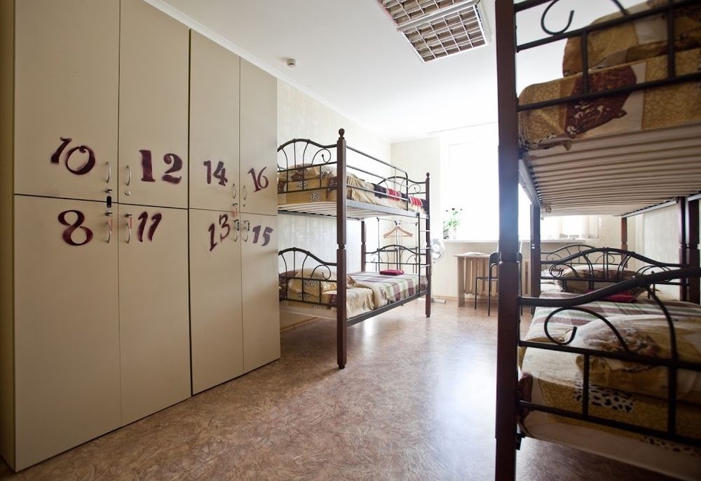 Хостел на позняках поряд з метро жк корона , поряд харківська осокорки