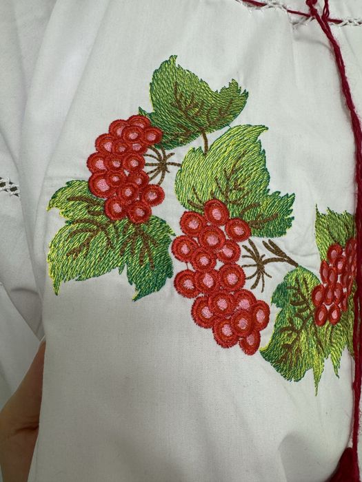 Неймовірна Вишиванка з гарною нашивкою