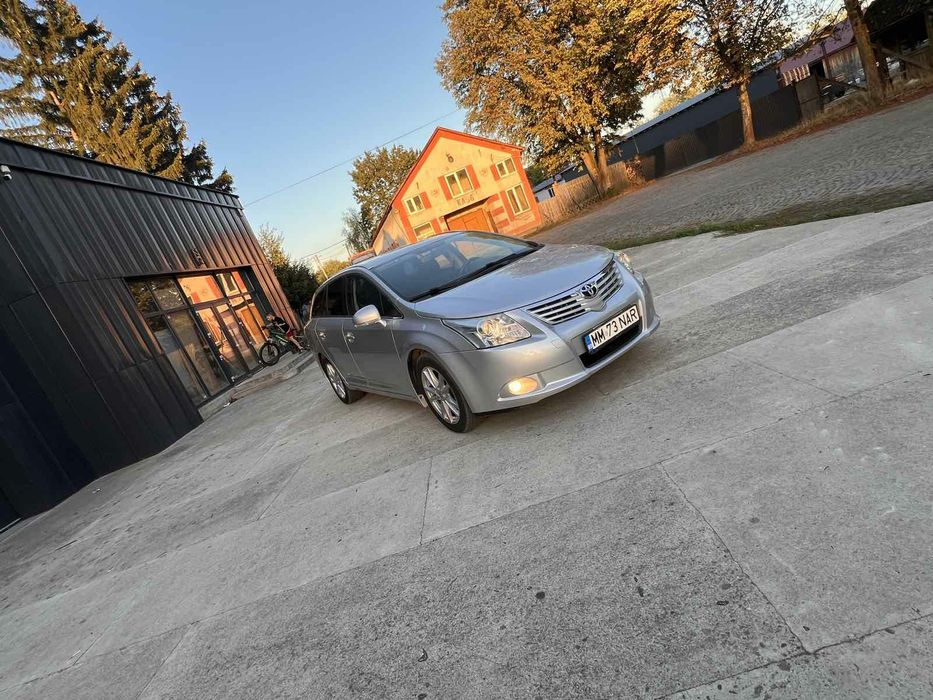 Свіжопригнана Toyota Avensis
