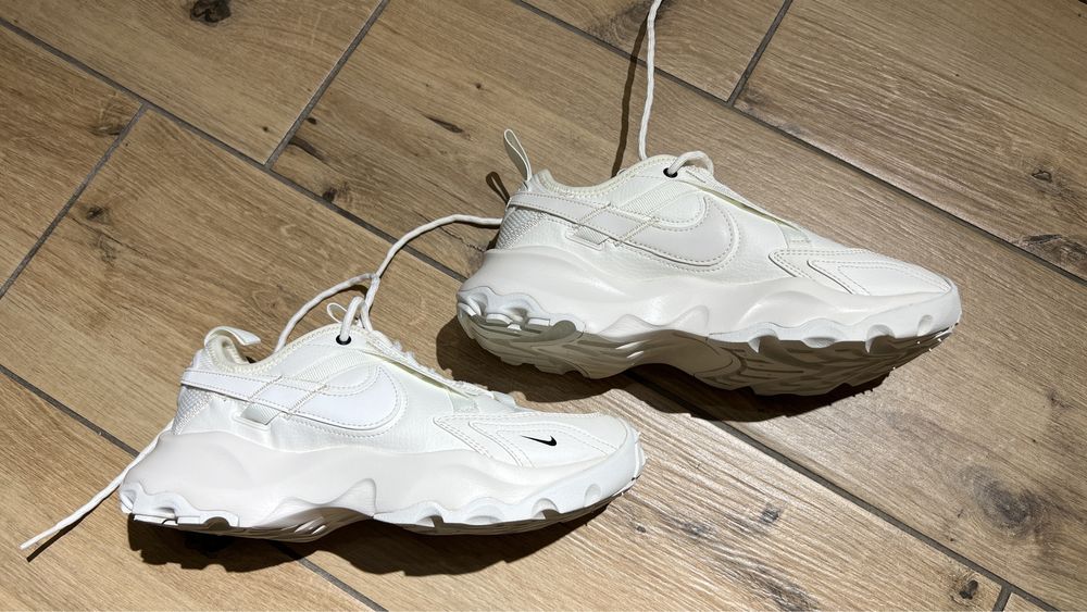 Продам нові жіночі кросівки 24 см - Nike TC 7900