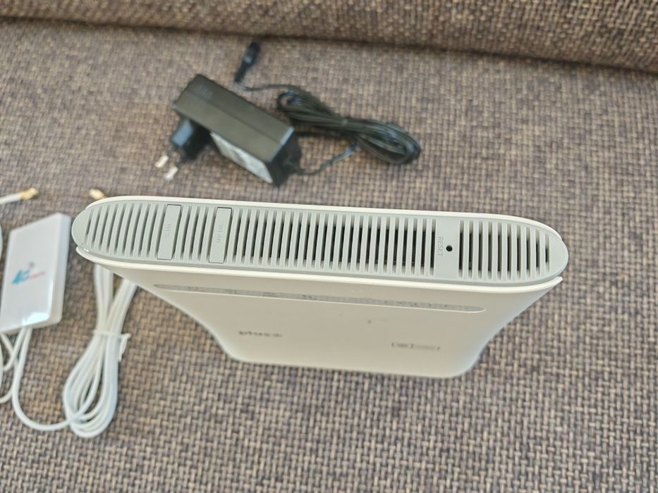 Router ZTE z modemem na kartę SIM dodatkowe anteny internet domowy