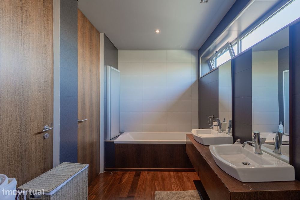 Moradia T5 de 3 Frentes em Ermesinde – Condomínio Fechado