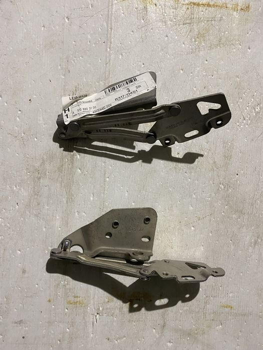 Петлі ( завіси капота) Sprinter 907, 910