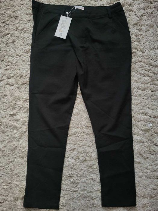 Штани жіночі класичні, нові, чорного кольору
