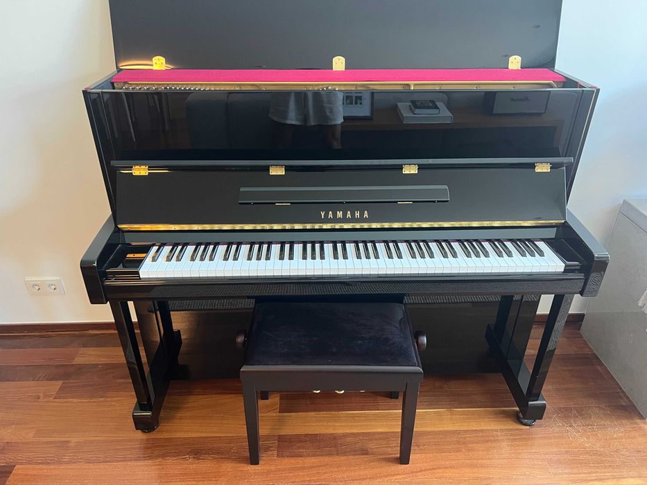 Piano Vertical Yamaha B3 PE Preto Polido – Como Novo, Sem Uso – Transporte Incluído