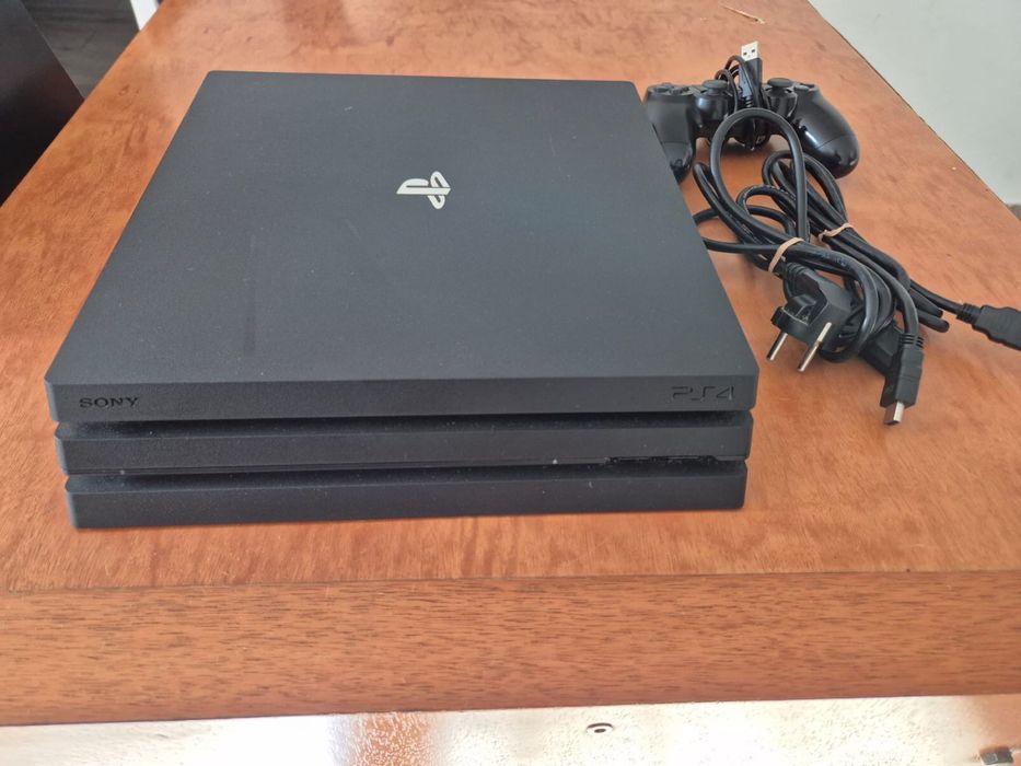 Play station 4 pro 1 tb