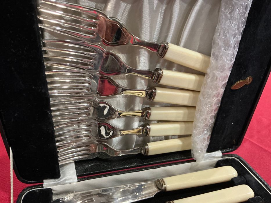 Talher de peixe em casquinha 12 p…estojo ,anúncios abaixo