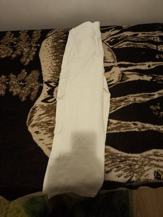 Calças cargo brancas largas