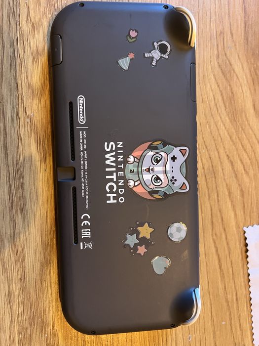 Nintendo switch lite + smerfy więzień zielonego kamienia 2