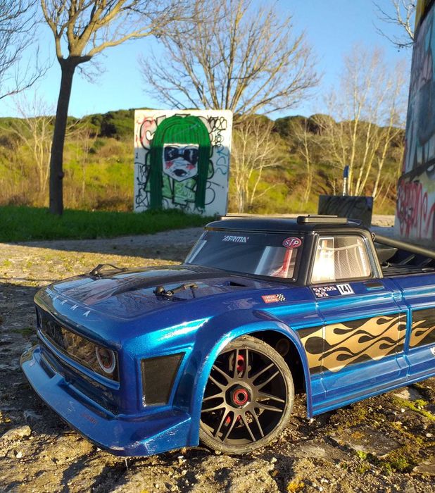 Vendo RC Arrma Infraction modificado. Losi traxxas