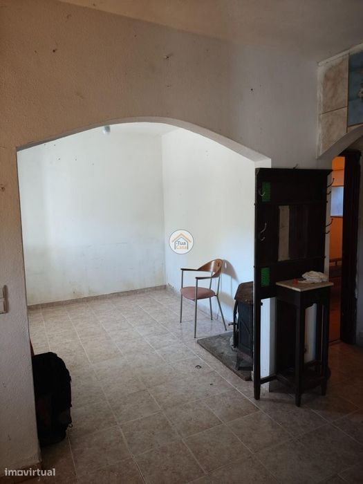 Moradia T2 em Pedra com Charca — Donas, Fundão Uma Rara Oportunidade n