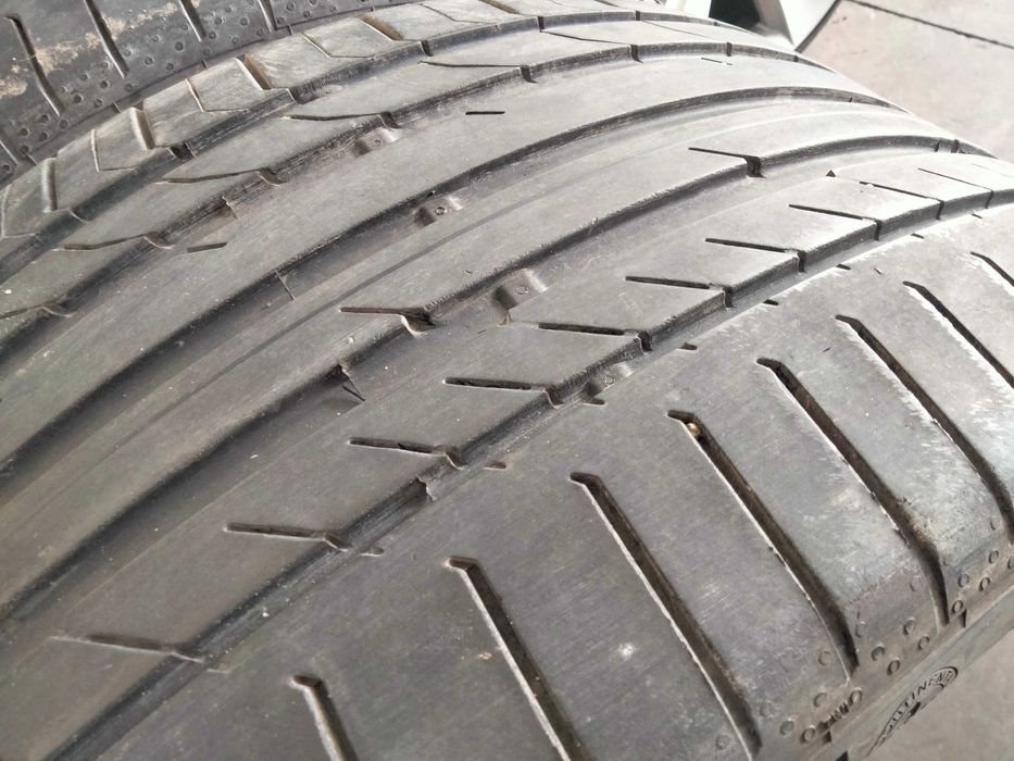 285 40 R21  Continental