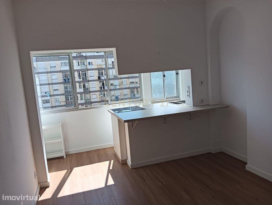 Apartamento T1 renovado – Amadora, Lisboa