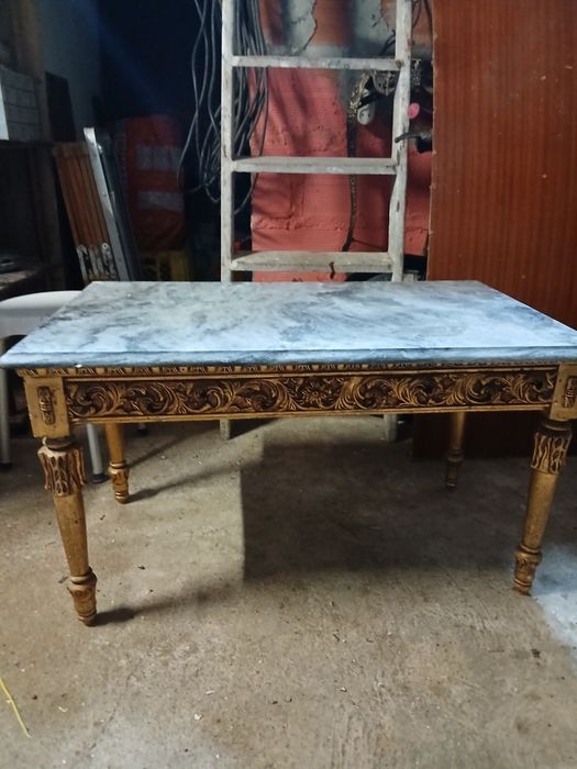 Mesinha de sala com pedra