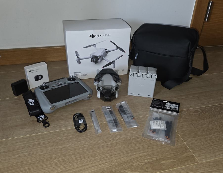 Drone DJI Mini 4 Pro - Fly More Combo