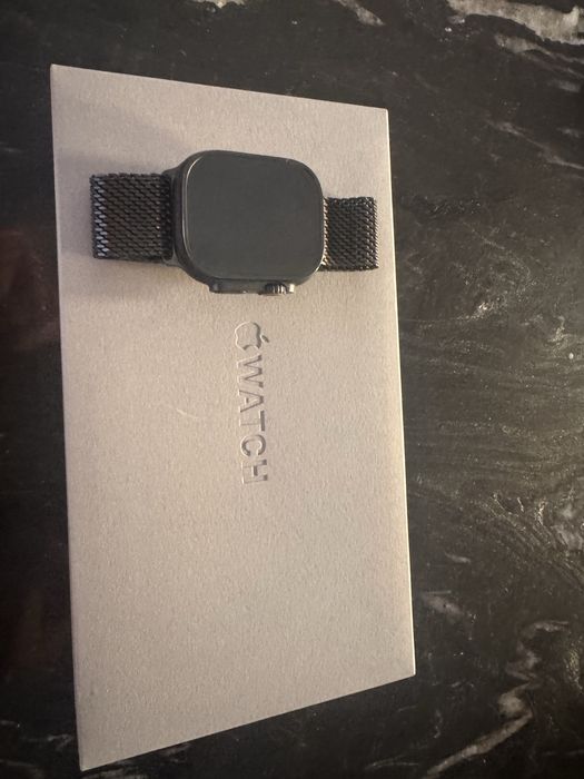 Apple Watch Ultra 2 49 mm Black Titanium + bransoleta Milanese M