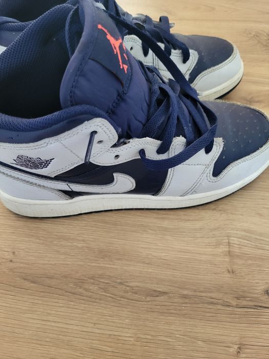 Air Jordan 1 Mid "Blue Void"