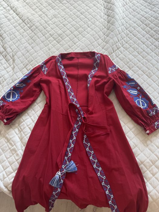 Продам вишиту сукню та вечірню