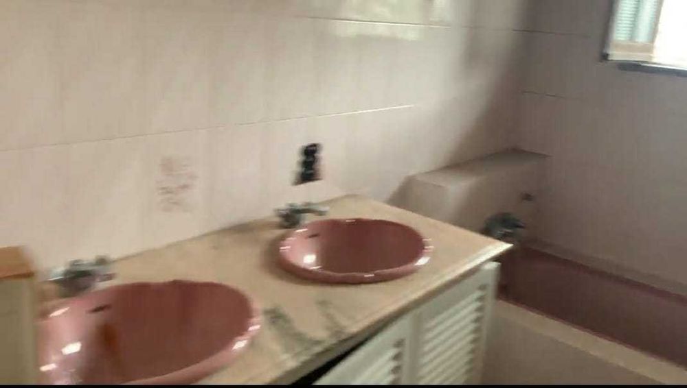 Vendo 1 pia de banheiro em mármore rosê com 2 cubas rosas