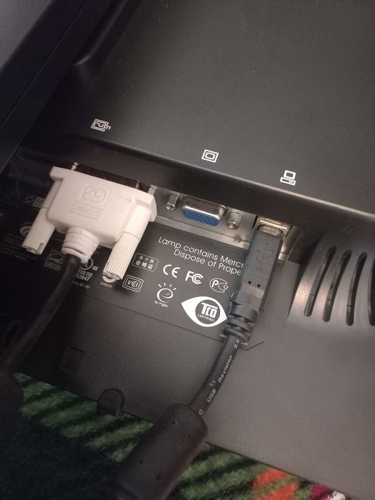 Monitor HP LA2205wg z kompletem kabli 22 cale