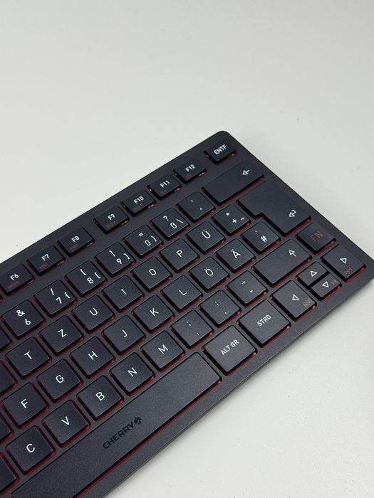 Бездротова компактна клавіатура Cherry KW 9200 Mini QWERTZ Black (мембранні клавіши, Bluetooth, USB-приймач, німецька розкладка)