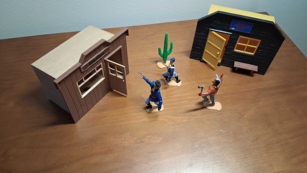 Timpo Toys: 3 Figuras + 1 complemento