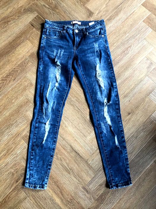 Cropp niebieskie spodnie jeansy rurki z przetarciami S 36 stan BDB