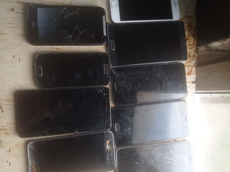Продам лот телефонів,під відновлення,або на запчасті.