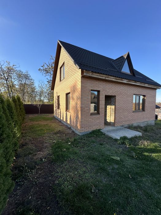 Продаж будинку з виходом до річки