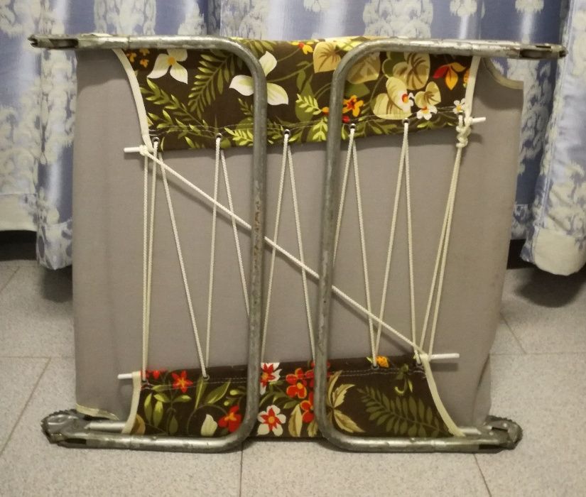 Cama articulada para campismo ou jardim