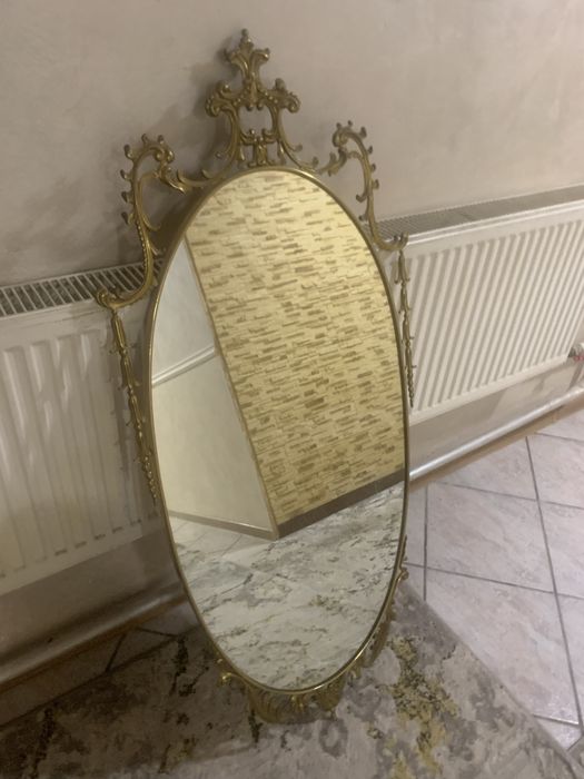 Дзеркало з бронзовою рамою