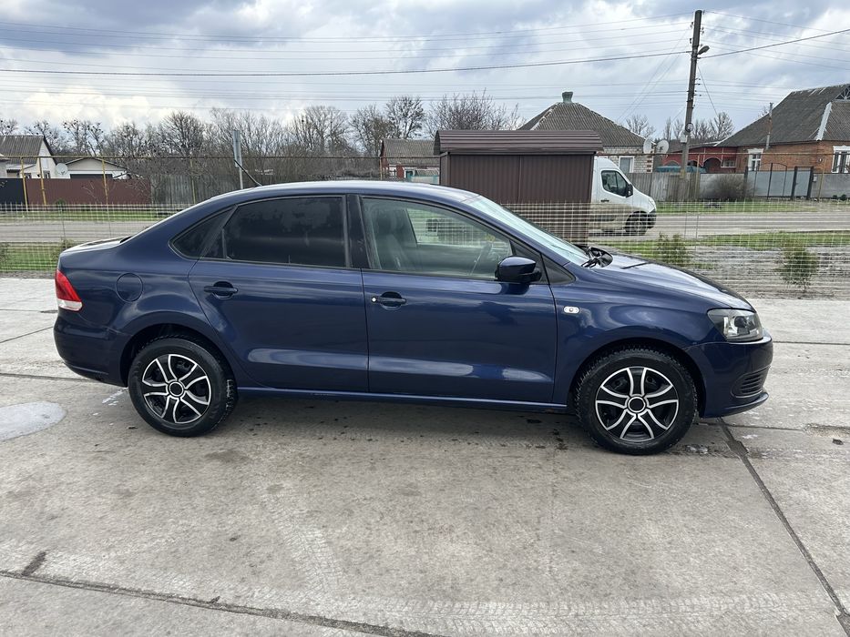 Продам семейный автомобиль