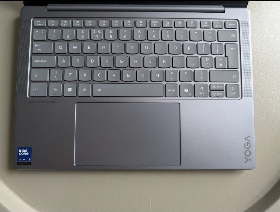 Lenovo Yoga Slim 7 Aura Edition Ultra  5 226V 16Ram 512Ssd