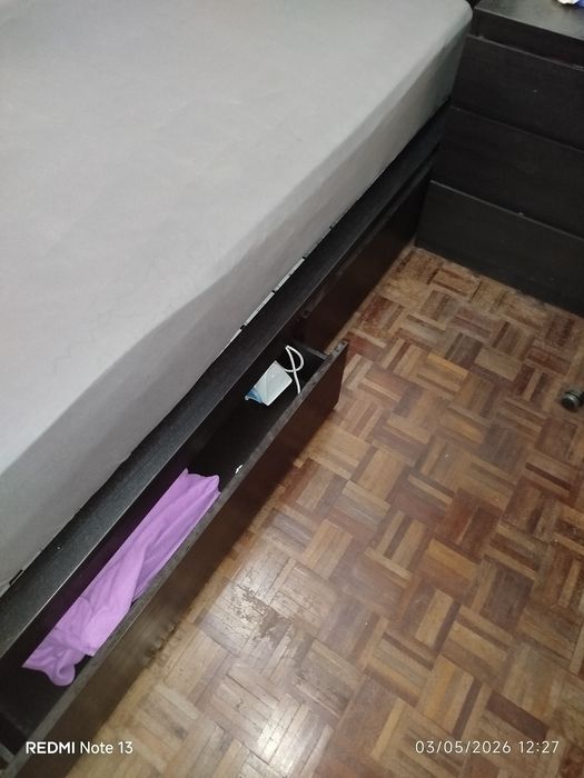 Cama de casal XL com 4 gavetas, estrado e colchão — 200€