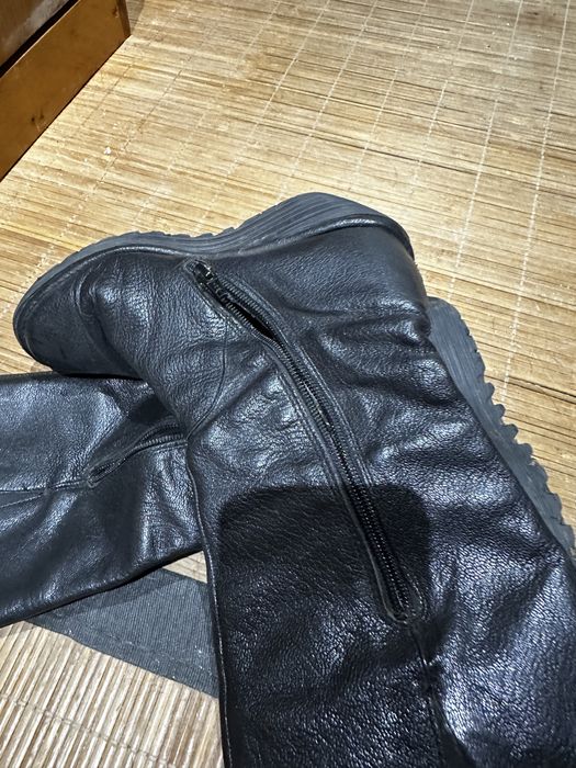 Botas cano alto em pele Fly London